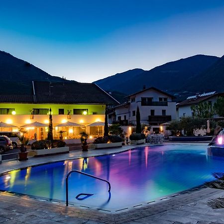 Schlosshof Charme Resort - Hotel & Camping Lana Ngoại thất bức ảnh