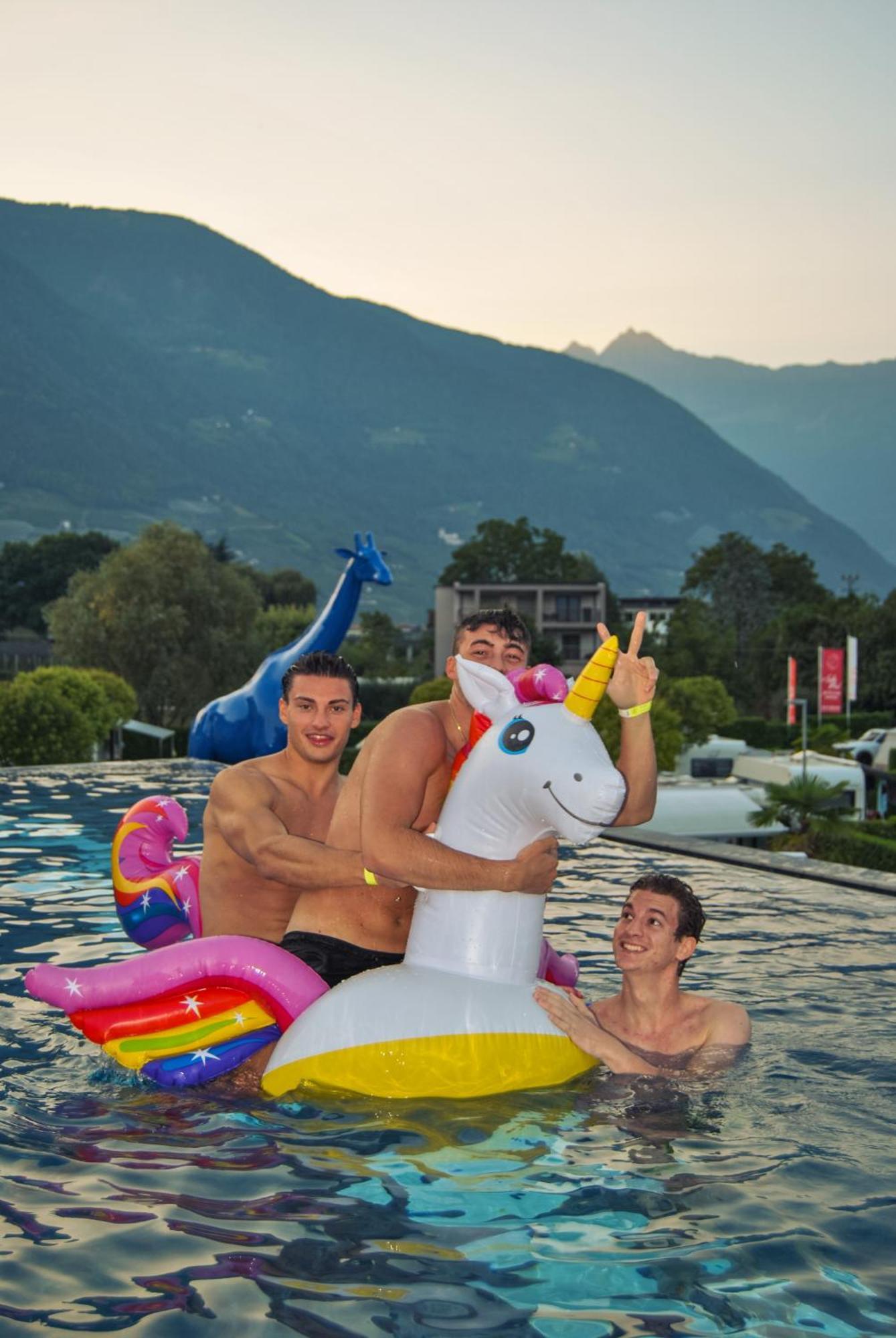 Schlosshof Charme Resort - Hotel & Camping Lana Ngoại thất bức ảnh