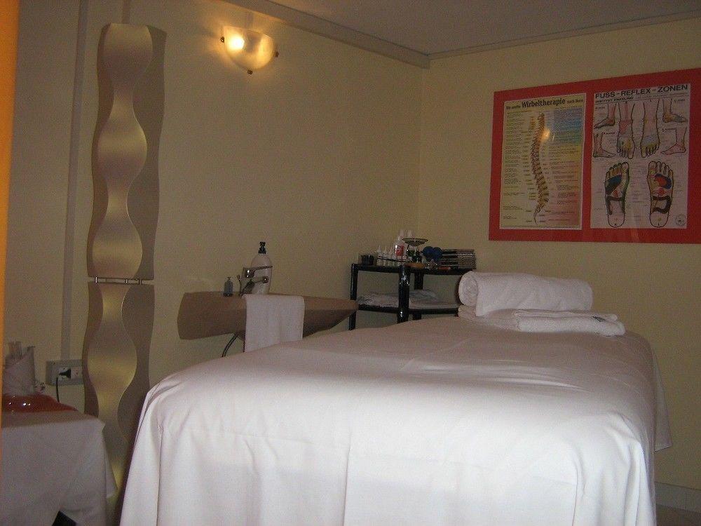Schlosshof Charme Resort - Hotel & Camping Lana Ngoại thất bức ảnh