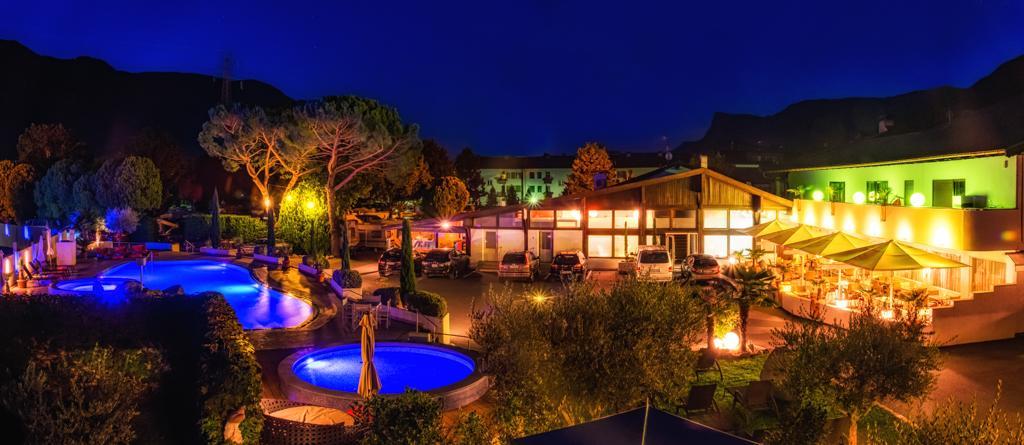 Schlosshof Charme Resort - Hotel & Camping Lana Ngoại thất bức ảnh