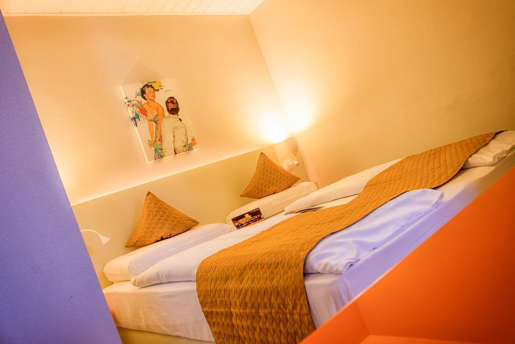 Schlosshof Charme Resort - Hotel & Camping Lana Ngoại thất bức ảnh