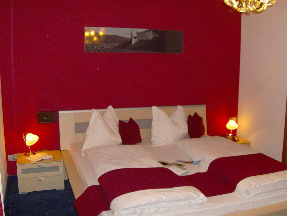 Schlosshof Charme Resort - Hotel & Camping Lana Ngoại thất bức ảnh