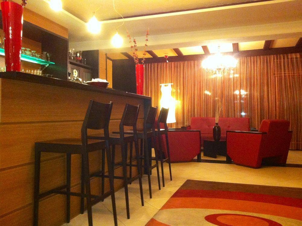 Schlosshof Charme Resort - Hotel & Camping Lana Ngoại thất bức ảnh