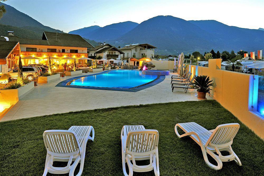 Schlosshof Charme Resort - Hotel & Camping Lana Ngoại thất bức ảnh