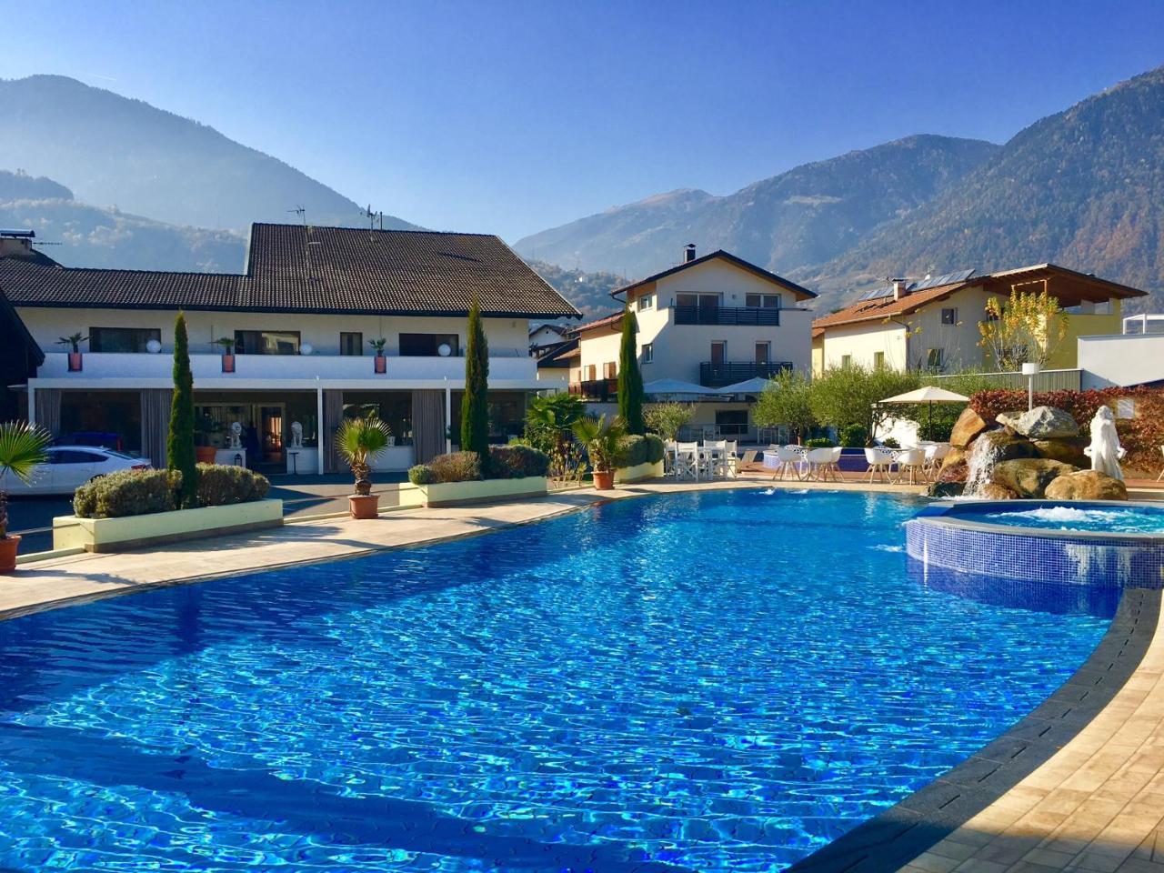 Schlosshof Charme Resort - Hotel & Camping Lana Ngoại thất bức ảnh