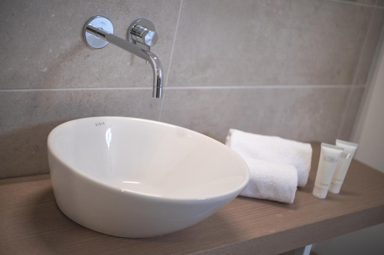 Schlosshof Charme Resort - Hotel & Camping Lana Ngoại thất bức ảnh